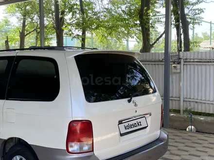 Kia Carnival 2002 года за 3 000 000 тг. в Шымкент – фото 6