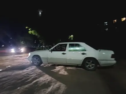 Mercedes-Benz E 250 1994 года за 1 400 000 тг. в Караганда