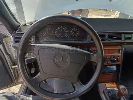 Mercedes-Benz E 250 1994 года за 1 400 000 тг. в Караганда – фото 12