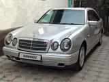 Mercedes-Benz E 240 1999 года за 2 350 000 тг. в Алматы