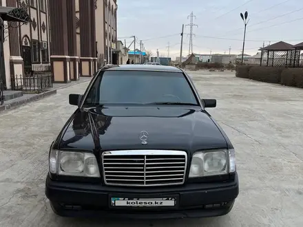 Mercedes-Benz E 300 1995 годаүшін2 700 000 тг. в Актау