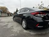 Hyundai Sonata 2018 годаfor9 200 000 тг. в Алматы – фото 3