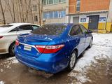 Toyota Camry 2017 года за 8 500 000 тг. в Актобе – фото 3