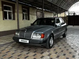 Mercedes-Benz E 230