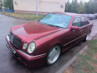 Mercedes-Benz E 320
