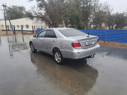 Toyota Camry 2005 года за 3 000 000 тг. в Атырау – фото 4