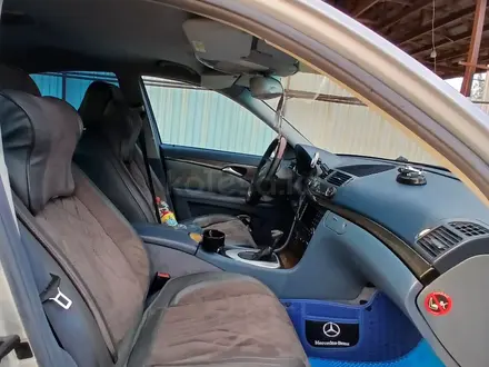 Mercedes-Benz E 320 2003 года за 5 300 000 тг. в Шымкент – фото 11