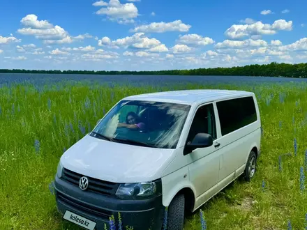 Volkswagen Caravelle 2014 года за 13 000 000 тг. в Уральск