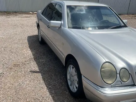 Mercedes-Benz E 280 1997 года за 2 700 000 тг. в Мерке – фото 3