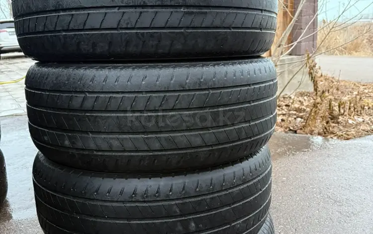 Комплект летней резины Bridgestone 245 50 R19 за 55 000 тг. в Астана