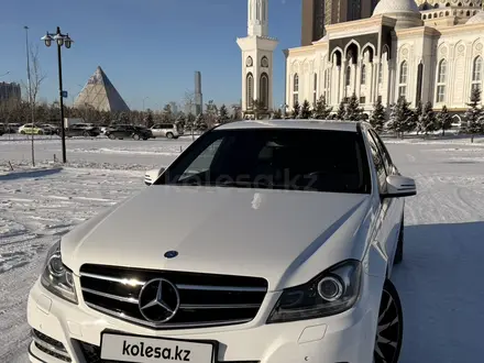 Mercedes-Benz C 180 2013 года за 7 000 000 тг. в Астана – фото 2
