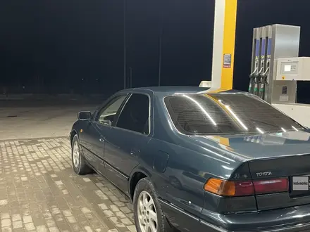 Toyota Camry 1998 года за 3 200 000 тг. в Байконыр – фото 5