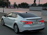 Toyota Camry 2019 года за 14 500 000 тг. в Талдыкорган – фото 2