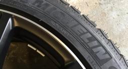 Комплект оригинальных шин дисков в сборе на W 222 Michelin Pilot Alpin PA4 за 1 300 000 тг. в Алматы – фото 4