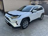 Toyota RAV4 2021 года за 20 500 000 тг. в Караганда