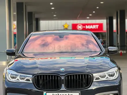 BMW 730 2018 года за 25 555 000 тг. в Павлодар