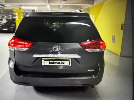 Toyota Sienna 2013 года за 7 700 000 тг. в Актобе – фото 3