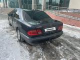 Mercedes-Benz E 200 1997 годаүшін2 850 000 тг. в Макинск – фото 3