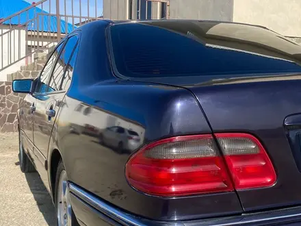 Mercedes-Benz E 320 1998 года за 4 500 000 тг. в Актау – фото 7