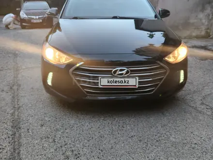 Hyundai Elantra 2017 года за 4 300 000 тг. в Уральск – фото 2