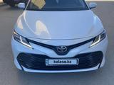 Toyota Camry 2019 года за 12 700 000 тг. в Актобе – фото 3