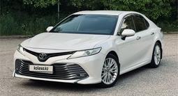 Toyota Camry 2019 года за 14 700 000 тг. в Алматы – фото 2