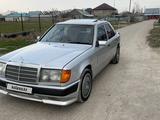 Mercedes-Benz E 220 1990 года за 1 800 000 тг. в Алматы – фото 3