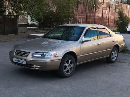 Toyota Camry 1998 года за 2 850 000 тг. в Семей