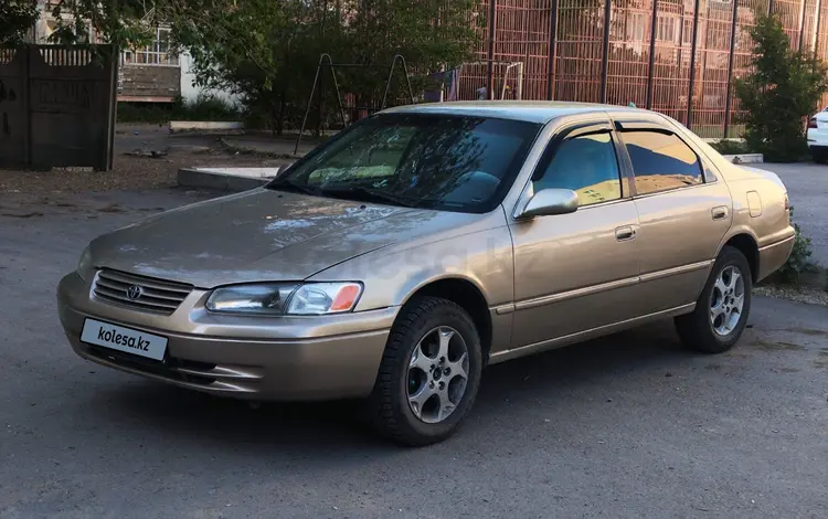 Toyota Camry 1998 года за 2 850 000 тг. в Семей
