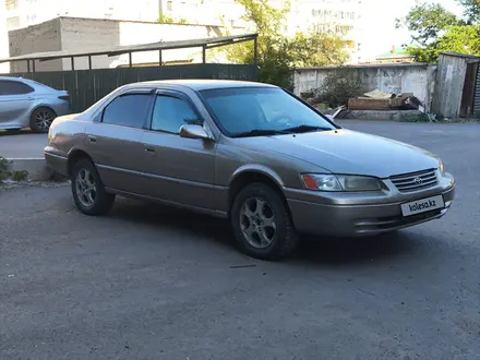 Toyota Camry 1998 года за 2 850 000 тг. в Семей – фото 2