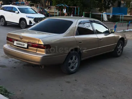 Toyota Camry 1998 года за 2 850 000 тг. в Семей – фото 3