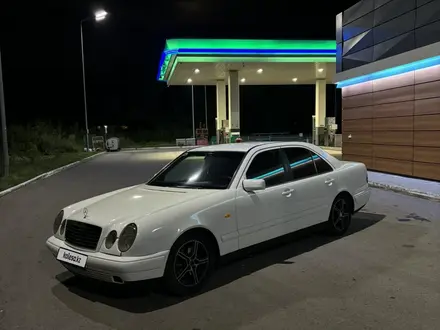 Mercedes-Benz E 230 1996 года за 2 200 000 тг. в Караганда