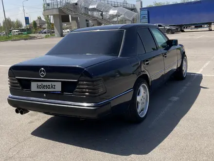 Mercedes-Benz E 280 1993 года за 2 650 000 тг. в Алматы – фото 3