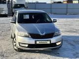 Skoda Rapid 2013 года за 3 200 000 тг. в Атырау – фото 2
