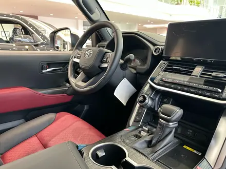 Toyota Land Cruiser Premium+ 2025 года за 73 000 000 тг. в Астана – фото 16