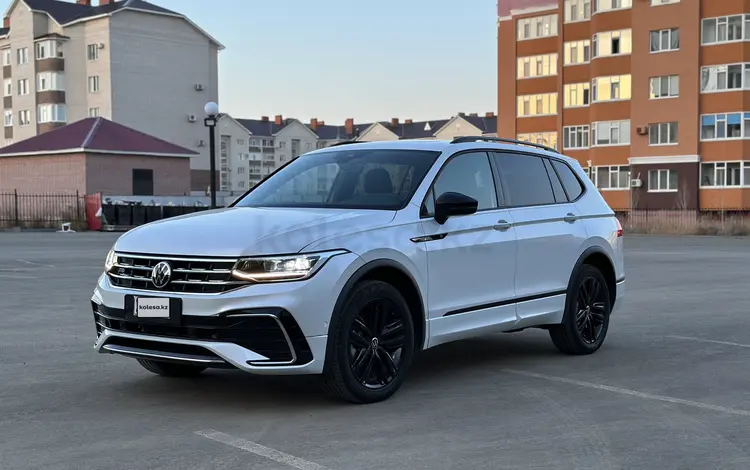 Volkswagen Tiguan 2023 года за 18 000 000 тг. в Актобе