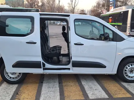 Toyota ProAce Verso 2025 года за 24 900 000 тг. в Алматы – фото 45