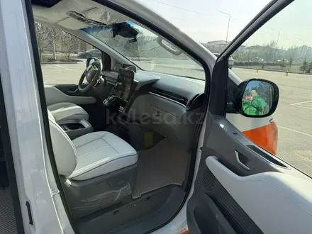 Hyundai Staria 2025 года за 24 500 000 тг. в Алматы – фото 13