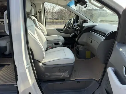 Hyundai Staria 2025 года за 24 500 000 тг. в Алматы – фото 18