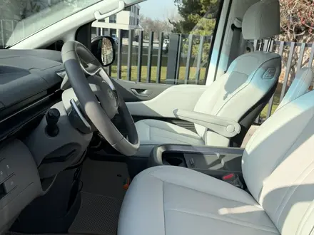 Hyundai Staria 2025 года за 24 500 000 тг. в Алматы – фото 22