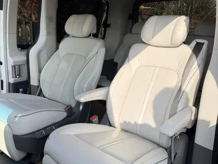 Hyundai Staria 2025 года за 24 500 000 тг. в Алматы – фото 23