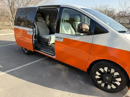 Hyundai Staria 2025 года за 24 500 000 тг. в Алматы – фото 32