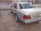 Mercedes-Benz E 220 1994 года за 1 800 000 тг. в Тараз – фото 3