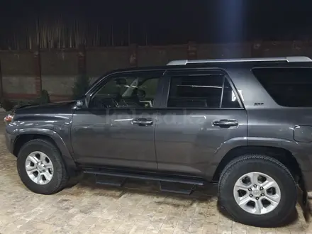 Toyota 4Runner 2017 года за 19 000 000 тг. в Алматы – фото 3