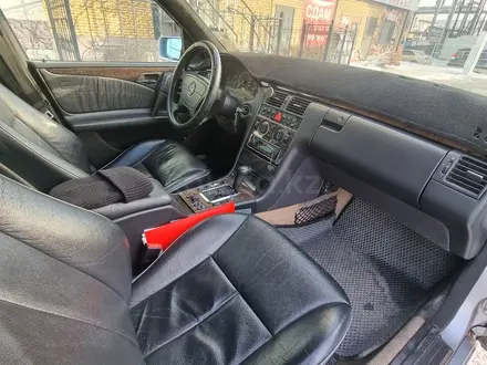 Mercedes-Benz E 280 1998 года за 4 400 000 тг. в Семей – фото 15