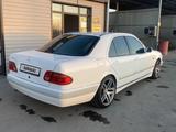 Mercedes-Benz E 280 1997 годаүшін3 600 000 тг. в Тараз – фото 2