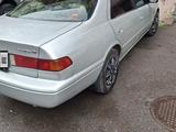 Toyota Camry 2000 года за 3 000 000 тг. в Алматы – фото 5