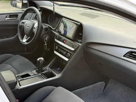 Hyundai Sonata 2019 года за 7 990 000 тг. в Уральск – фото 11