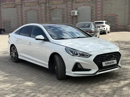 Hyundai Sonata 2019 года за 7 990 000 тг. в Уральск – фото 2