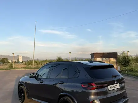 BMW X5 2019 года за 31 500 000 тг. в Алматы – фото 4